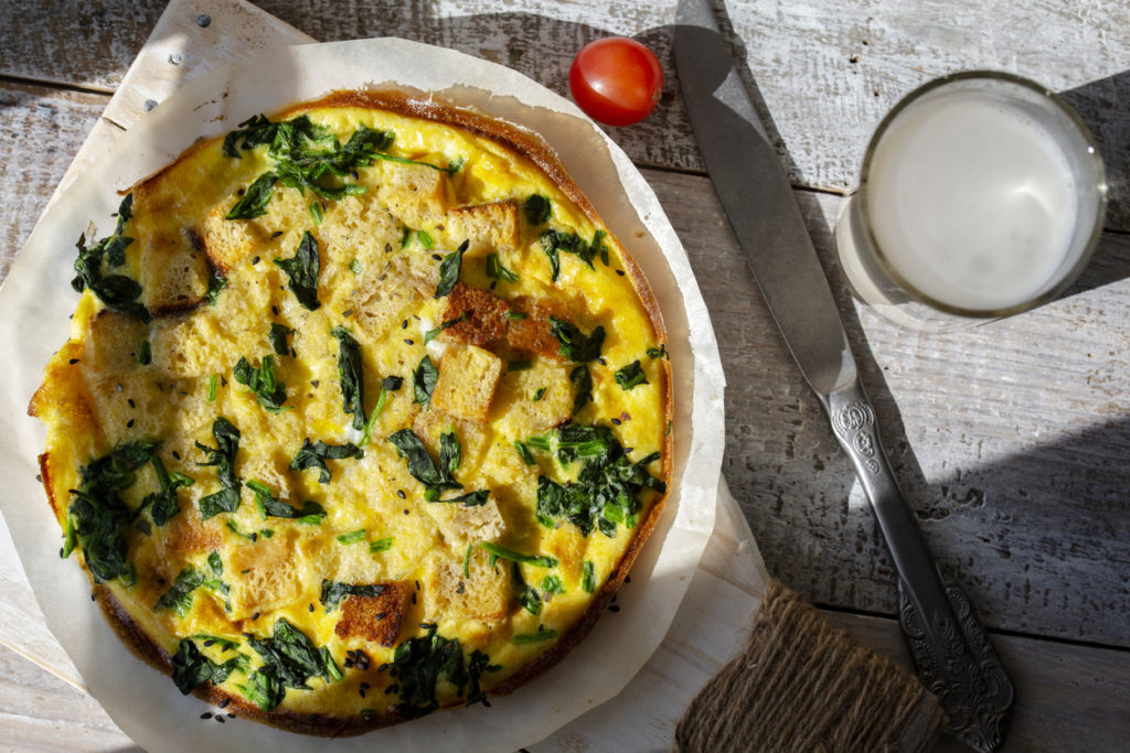 homemade breakfast: crouton and spinach frittata